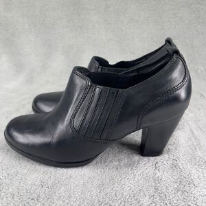 Clarks Artisan Boots Womens Size 8.5 Leather Ankle Black Booties Heels 62254